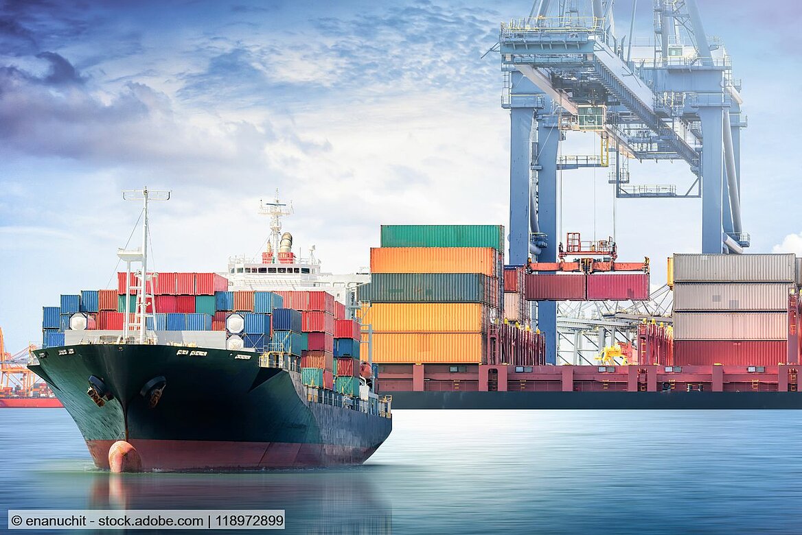 Container ship, symbolic image