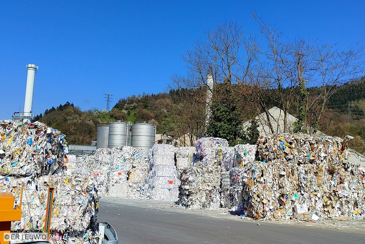 Recovered paper yard, symbolic image